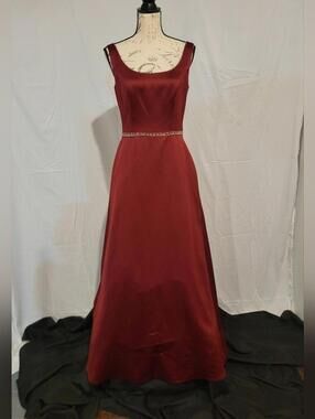 NWT- Elegant Burgundy Evening Gown Prom Formal Sz 10